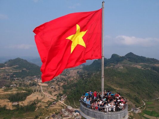 cot-co-lung-cu-cao-nguyen-da-dong-van-spo-travel